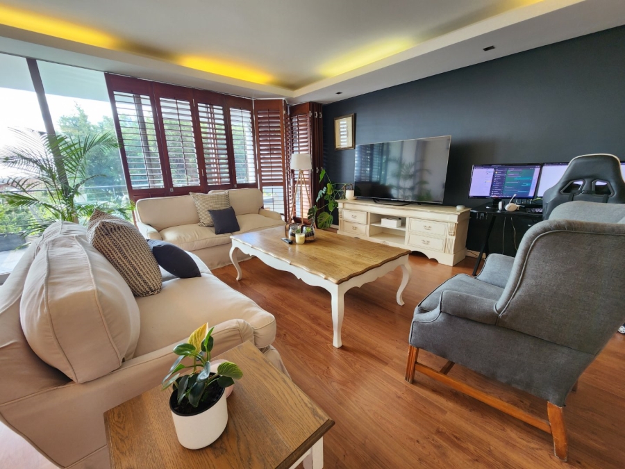 To Let 3 Bedroom Property for Rent in Green Point Western Cape